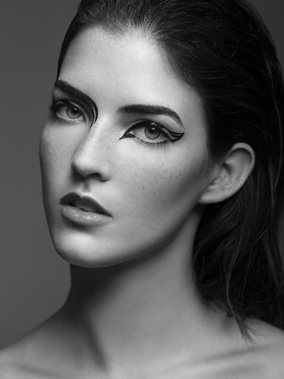 Graphic eyeliner beauty look